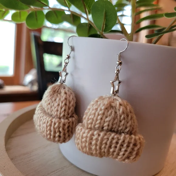 💥LAST PAIR💥 Knit Hat Drop Earrings - Picture 6 of 6